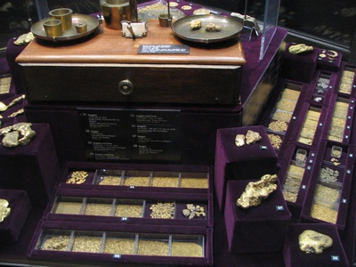 gold display
